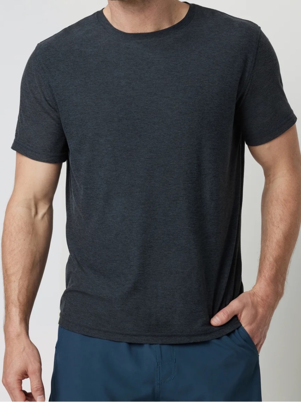 Vuori Men’s Short sleeve Strato tech tee charcoal Heather Size XL